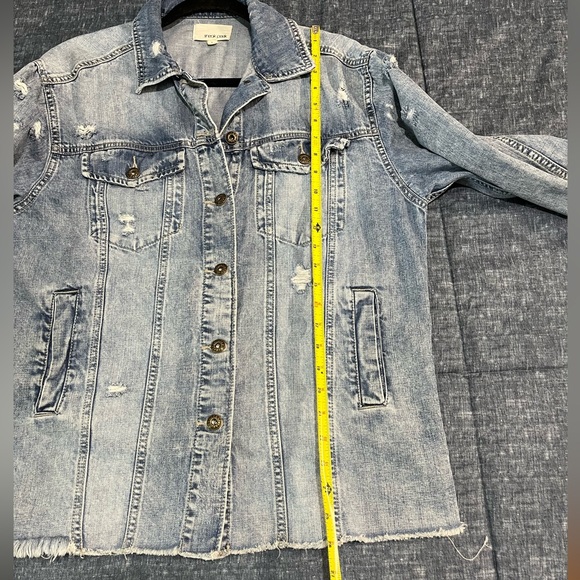 SOLD! Taking to consignment 7/31 Vici Layne  distressed denim Jean jacket - Picture 15 of 16